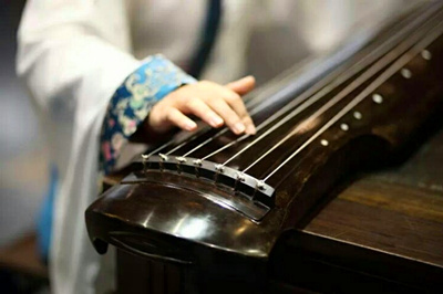 中华国学会首届古琴免费培训班定于4月15日星期三开课。